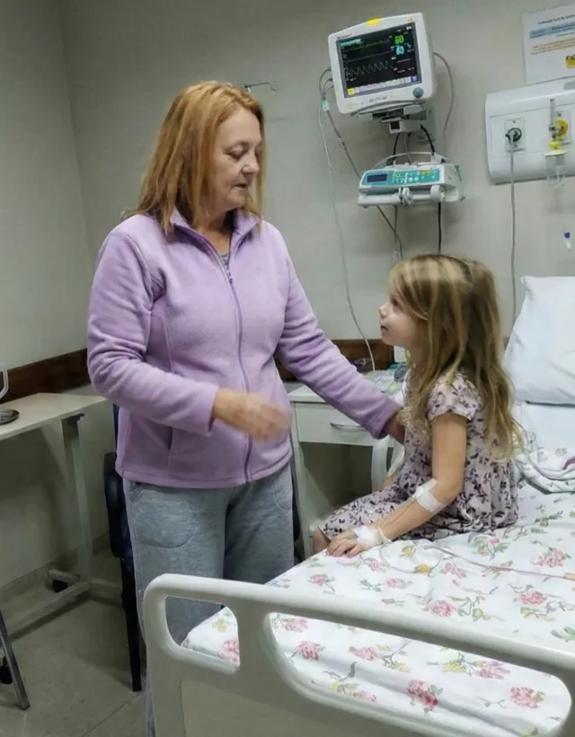 Sara no leito do hospital